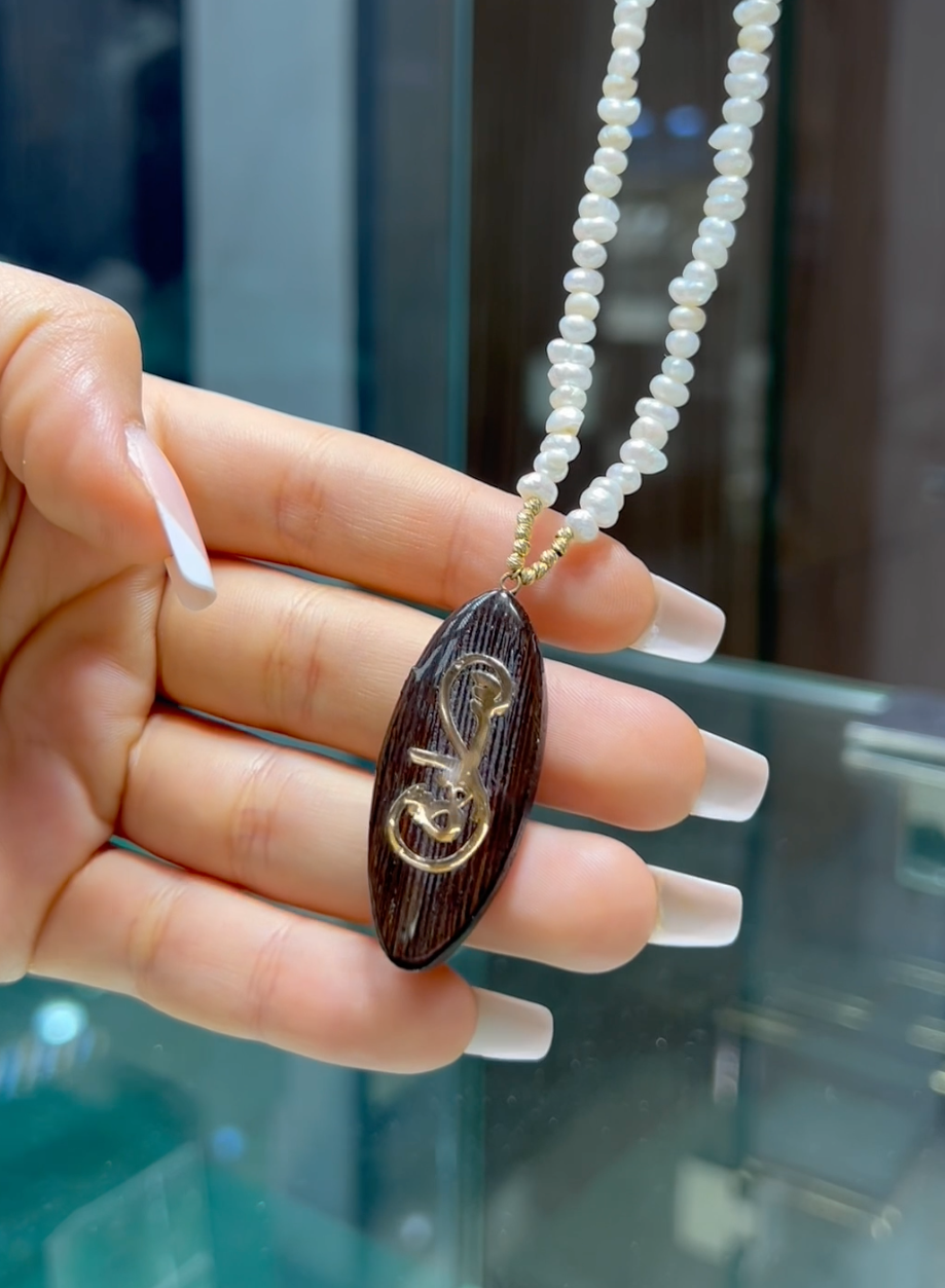 Collier OUD QMARI et  Johar Avec Boules et fermoir en Or 18k - Toutes les Prénoms Sont disponible