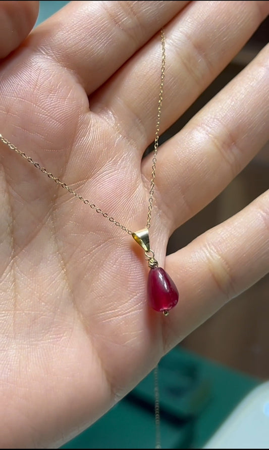 Collier en or 18k avec pierre naturelle